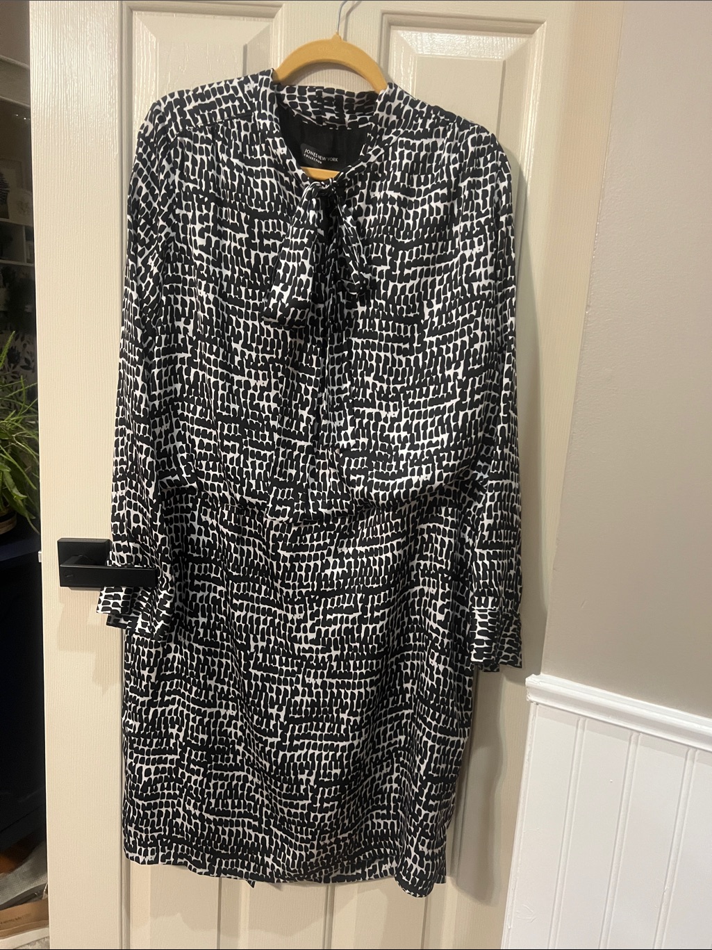 Jones New York Black And White Printed Long-Sleeve Tie-Neck Dress
